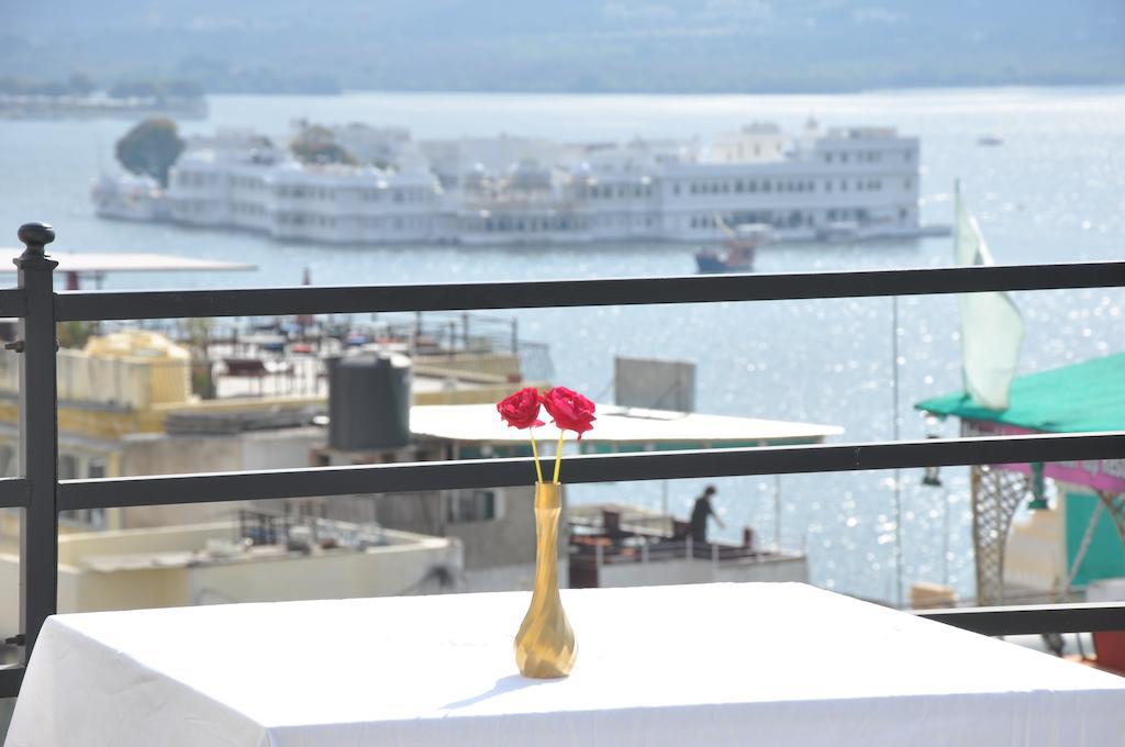 Hotel Lake Paradise Udaipur Zimmer foto